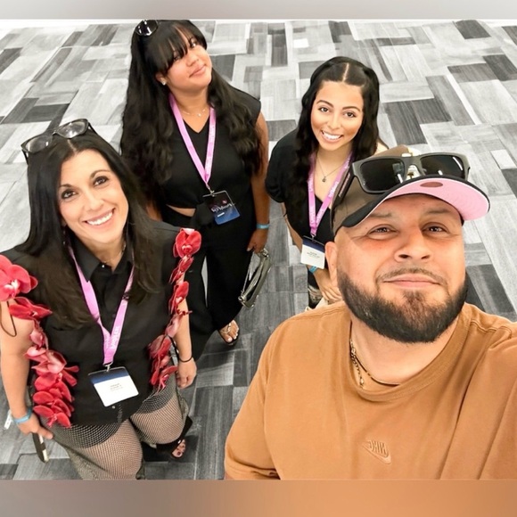 ✌️ Like this listing to be notified when I go Live 💖 - Picture 10 of 16